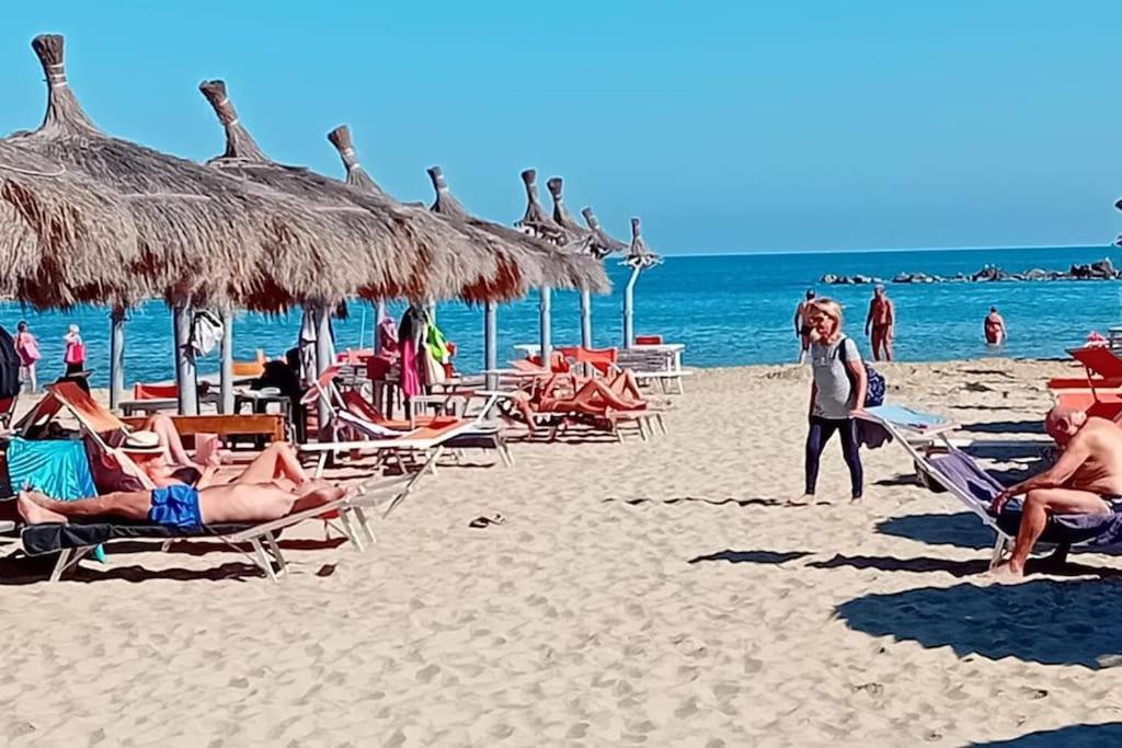 Casa Di Pipo - Appartamento Davanti Al Mare Pescara Zewnętrze zdjęcie